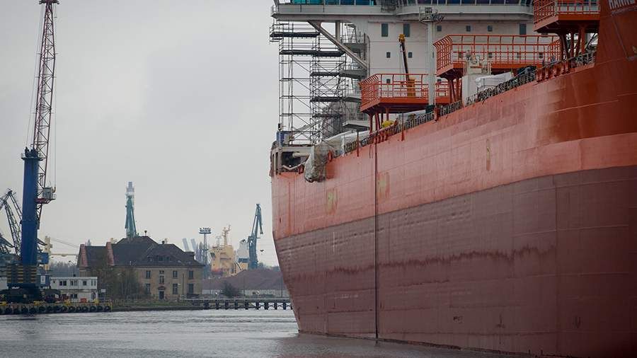 Нидерланды не смогли запретить заход в порт судна с российской нефтью