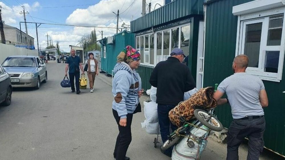 На границе с Россией власти ЛНР ввели пограничный и таможенный контроль на трех бывших украинских пунктах пропуска