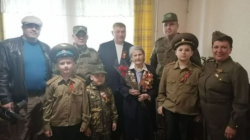 В Луганске вручили подарки ветеранам Великой Отечественной войны и жителям блокадного Ленинграда