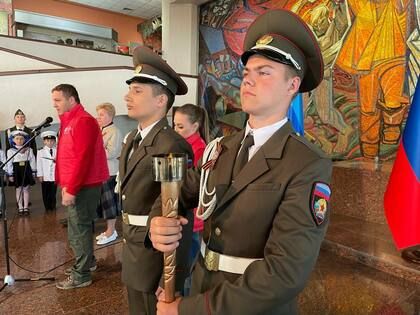 Церемония зажжения доставленного из Москвы Вечного огня состоялась в Краснодоне