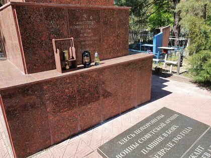 Волонтеры ОНФ зажгли огонь памяти на восстановленной братской могиле в Счастье