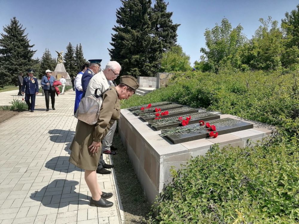 Депутаты почтили память погибших солдат в Великой Отечественной войне