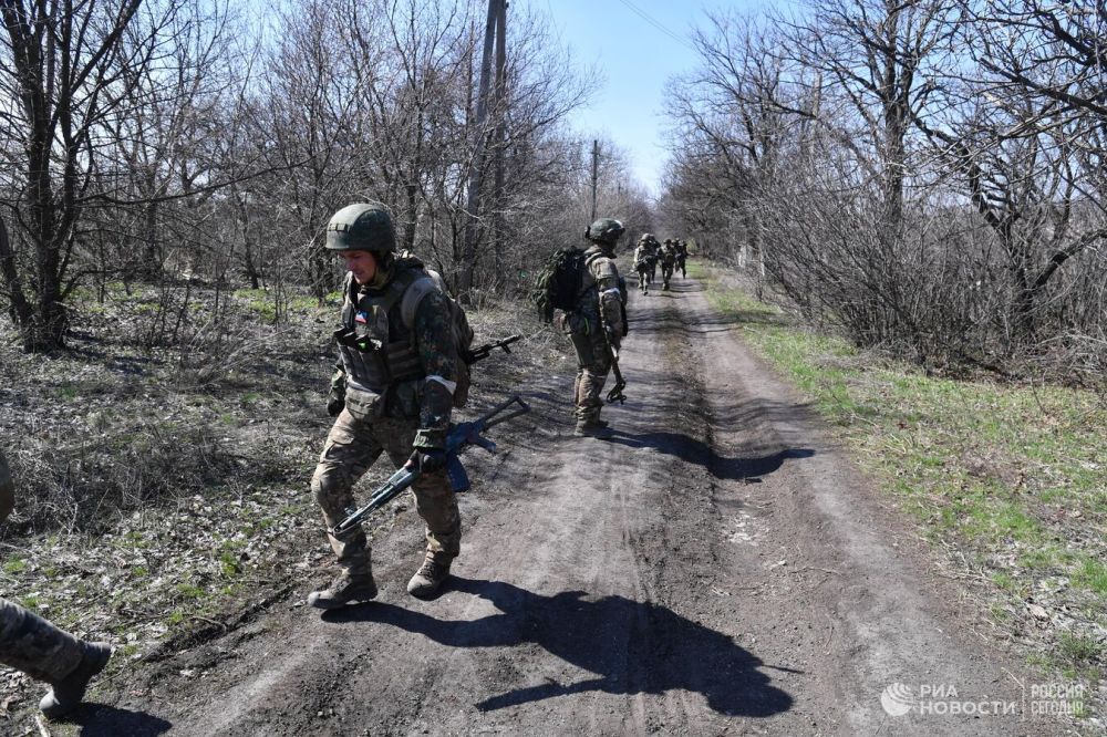 Украинские боевики отступают из пригородов Лисичанска, заявил Мирошник