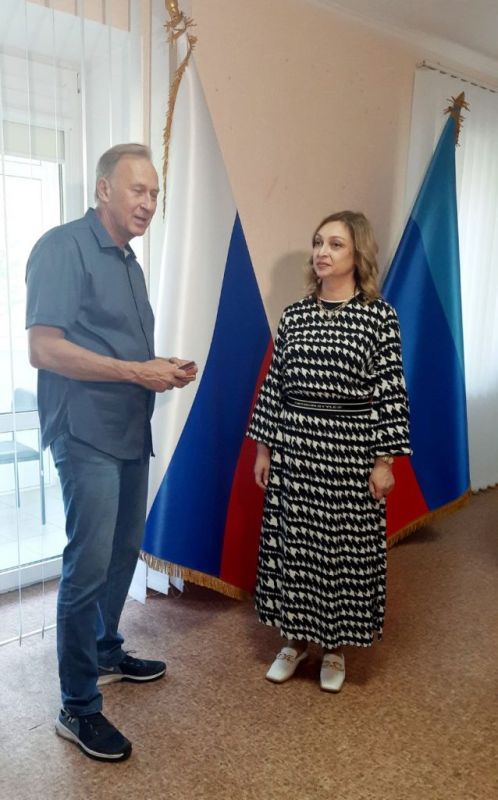 2 июня Министр здравоохранения ЛНР Наталия Пащенко вручила награды