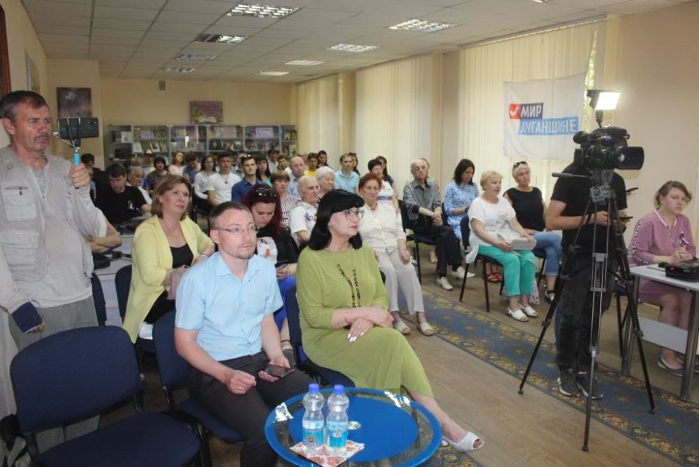 Патриотический час «Мы с Россией!» провели в Алчевске