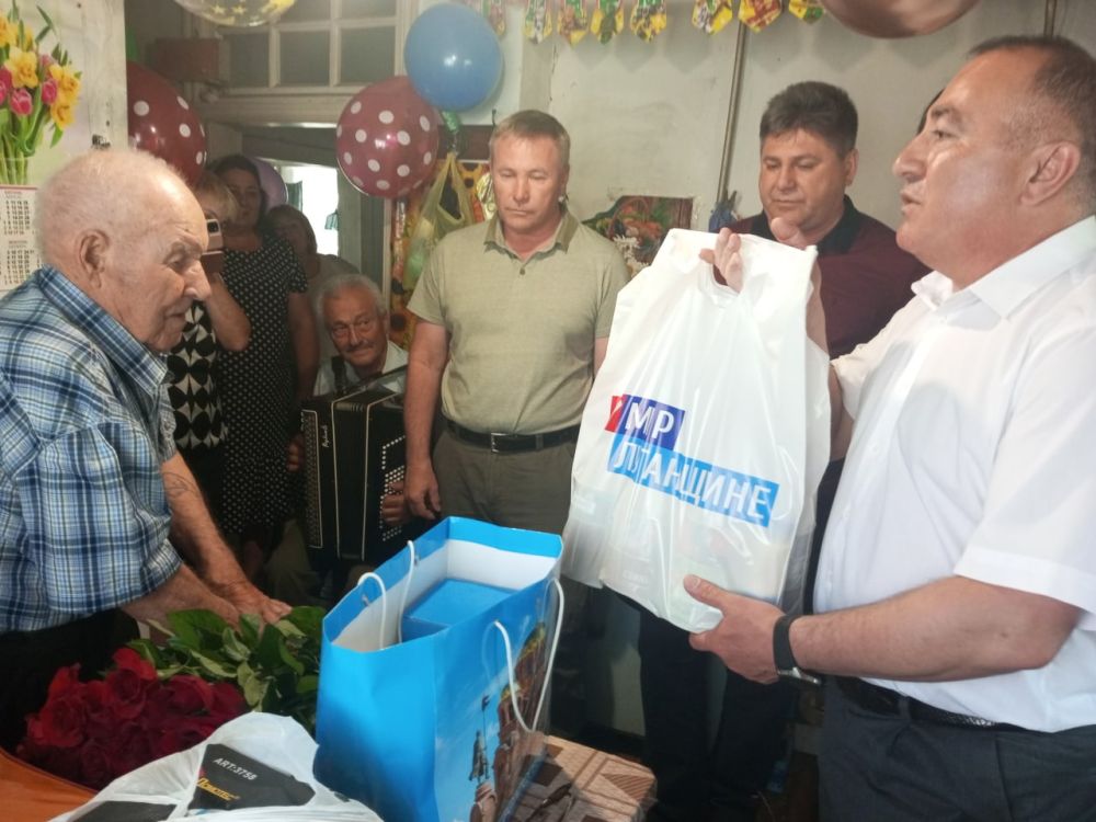 � ��������-��������� ������ ���������� �� 100-������ �������� ������� ������������� ����� ������� ������������