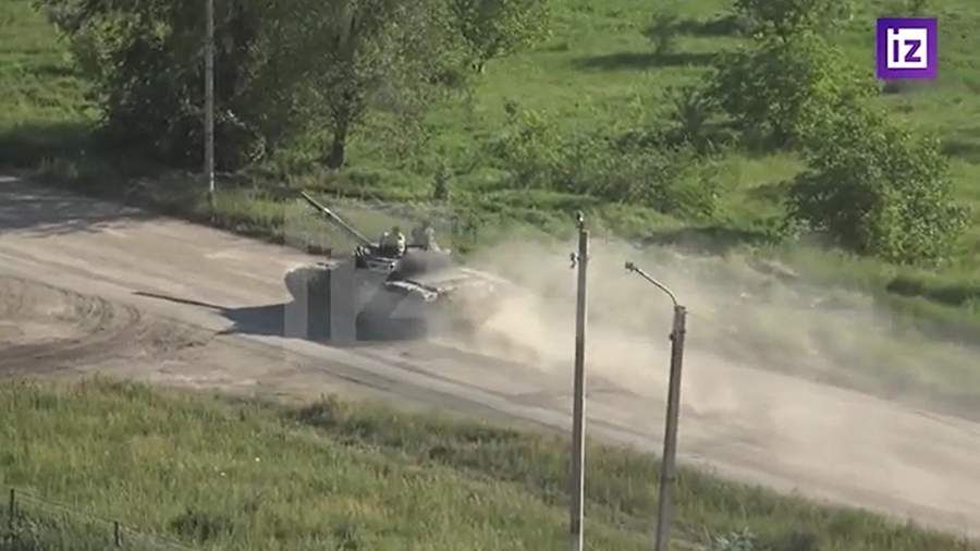 Военкор «Известий» показал кадры с линии фронта в районе Золотого