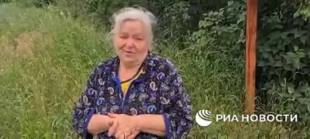 Жители Горского со слезами встречают солдат ЛНР, корреспондент РИА Новости публикует кадры с места