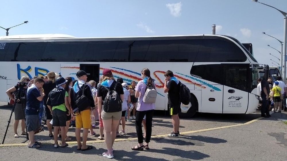 Дети погибших защитников ЛНР отправились из Луганска на отдых в Крым