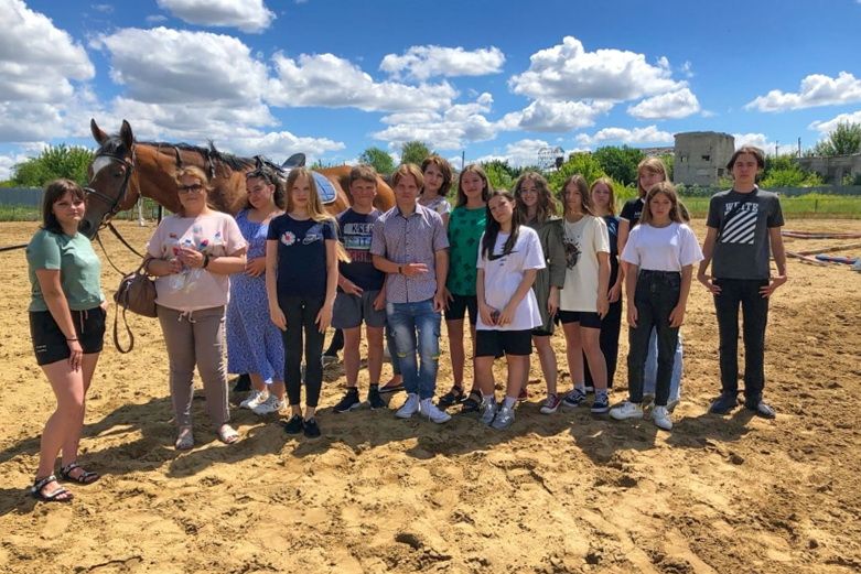 Для свердловской молодёжи организовали экскурсию в Луганск