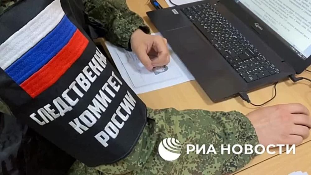 Российские следователи допросили группу жителей города Горское, недавно освобождённого силами ЛНР, они рассказали, как месяцами жили в убежищах и потеряли свои дома, передаёт корреспондент РИА Новости