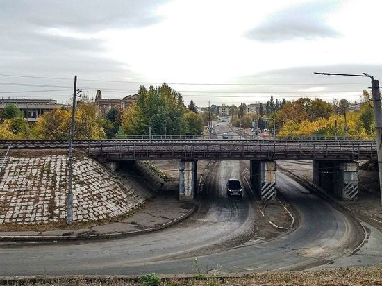 Посол ЛНР заявил, что украинские военные группами покидают Лисичанск