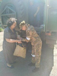 Работники прокуратуры ЛНР передали гумпомощь жителям освобожденных Горского и Золотого