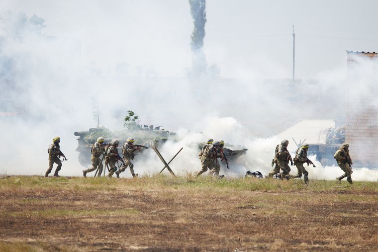 СМИ показали кадры подавления огневых точек ВСУ под Лисичанском. Видео