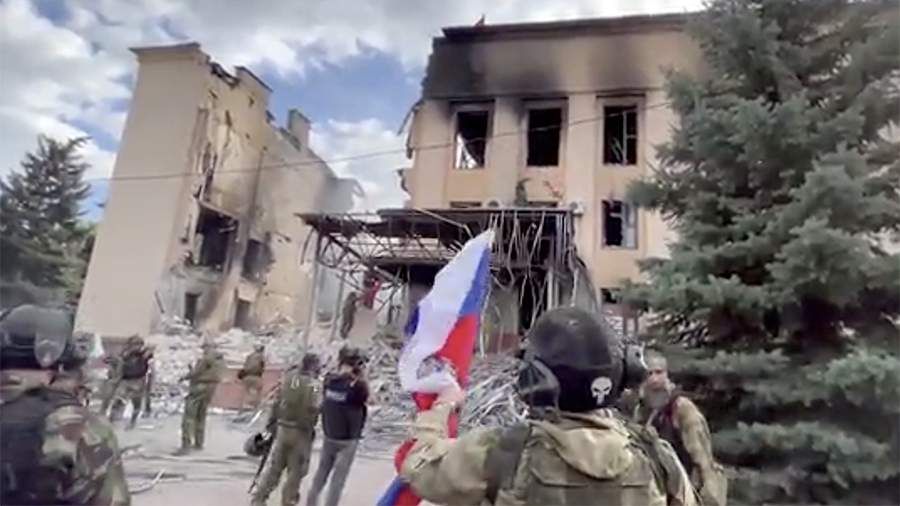 Украинские боевики взорвали мэрию Лисичанска при отступлении