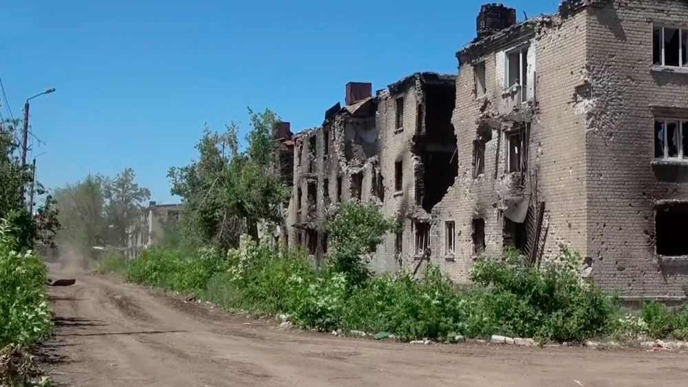 МО РФ показало кадры разрушенного бегущими украинскими военными города Горское