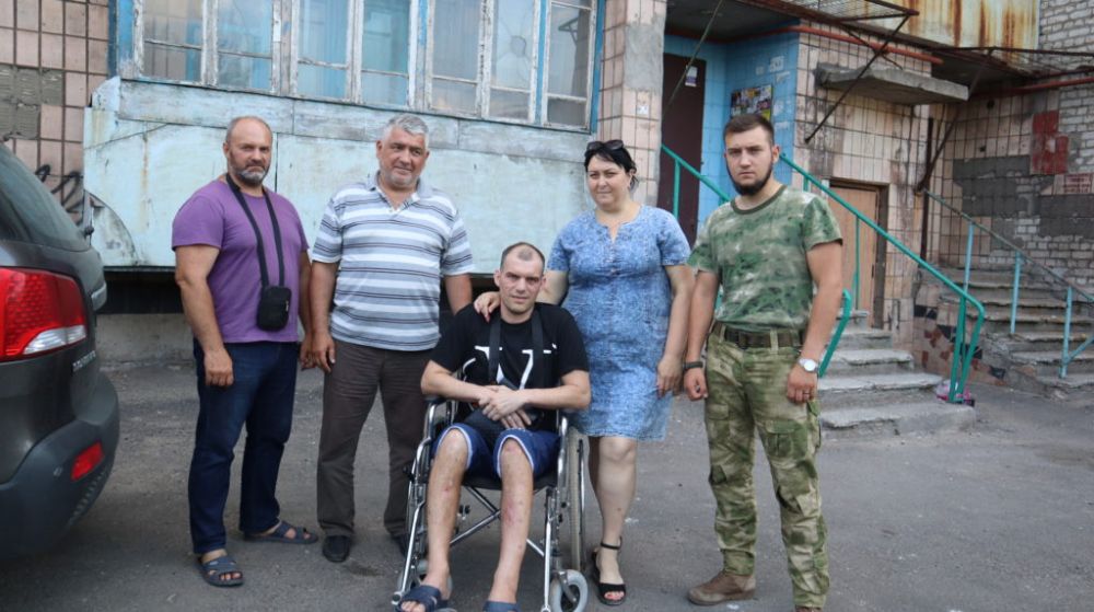 Представители «Боевого Братства» помогли раненому бойцу после лечения вернуться из Москвы в Алчевск