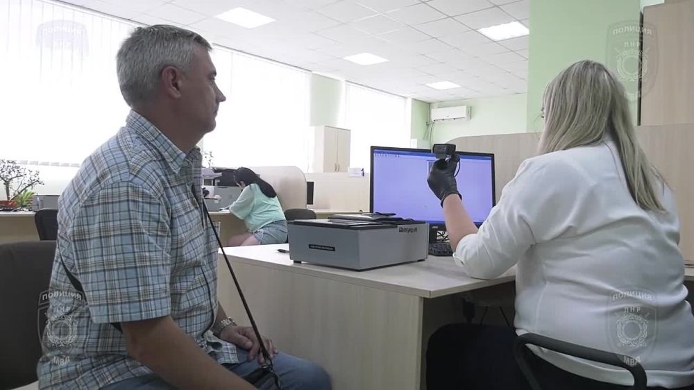 Министерство внутренних дел Республики продолжает оптимизировать процесс получения российского гражданства жителями ЛНР. 10 июля 2022 года в городе Антраците был открыт пункт выдачи паспортов Российской Федерации