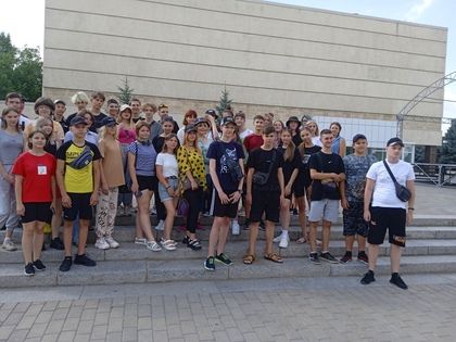 Полсотни краснодонских школьников отправились на "Университетские смены" в Дагестан