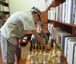 Праздник к Международному дню шахмат прошел в библиотеке города Счастье