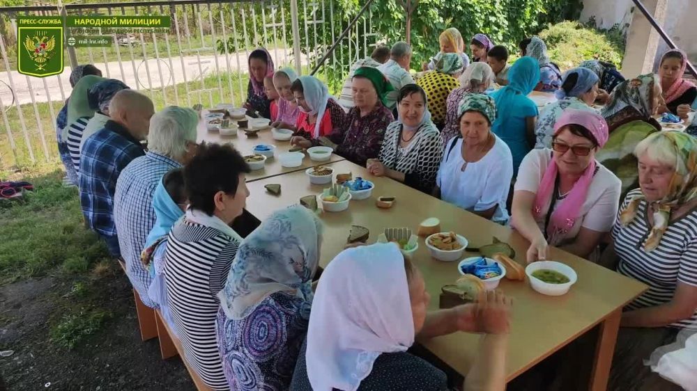 Общественники и военные открыли социальную кухню в Счастье