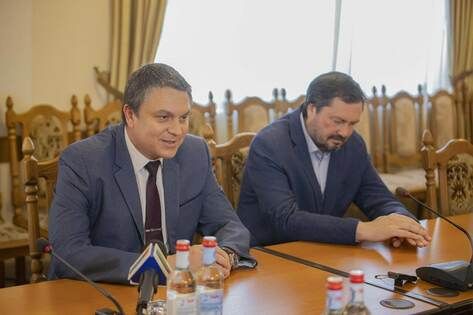 ����� 300 ������� ������������� ��������������� �� "����" � ��������