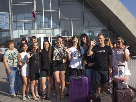 Дети из ЛНР отправились на «Университетские смены» в РФ