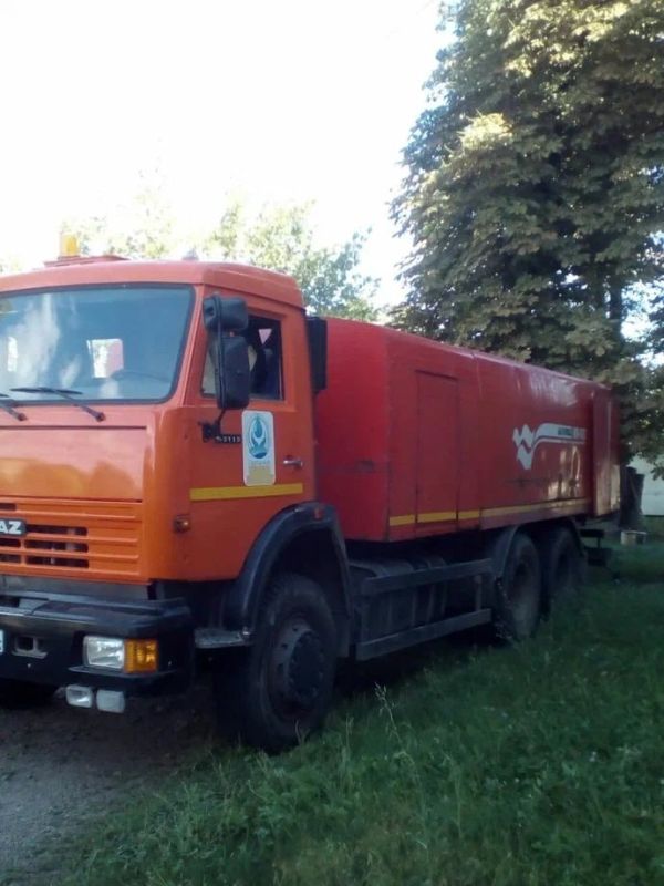 Белгородская область доставила в Троицкий район две единицы современной спецтехники и специализированную бригаду для обслуживания канализационных систем