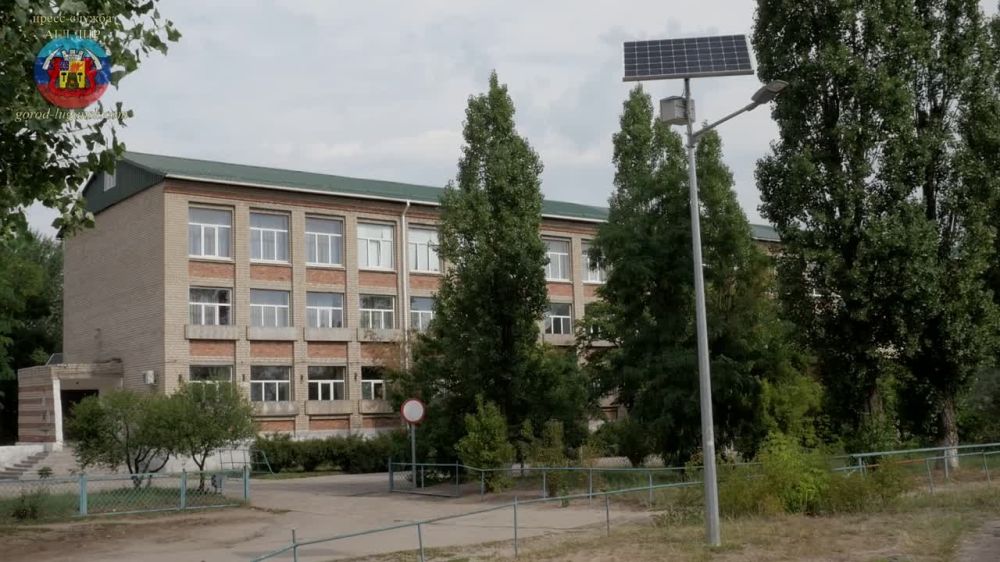 Строители из Российской Федерации восстанавливают учреждения образования в Счастье