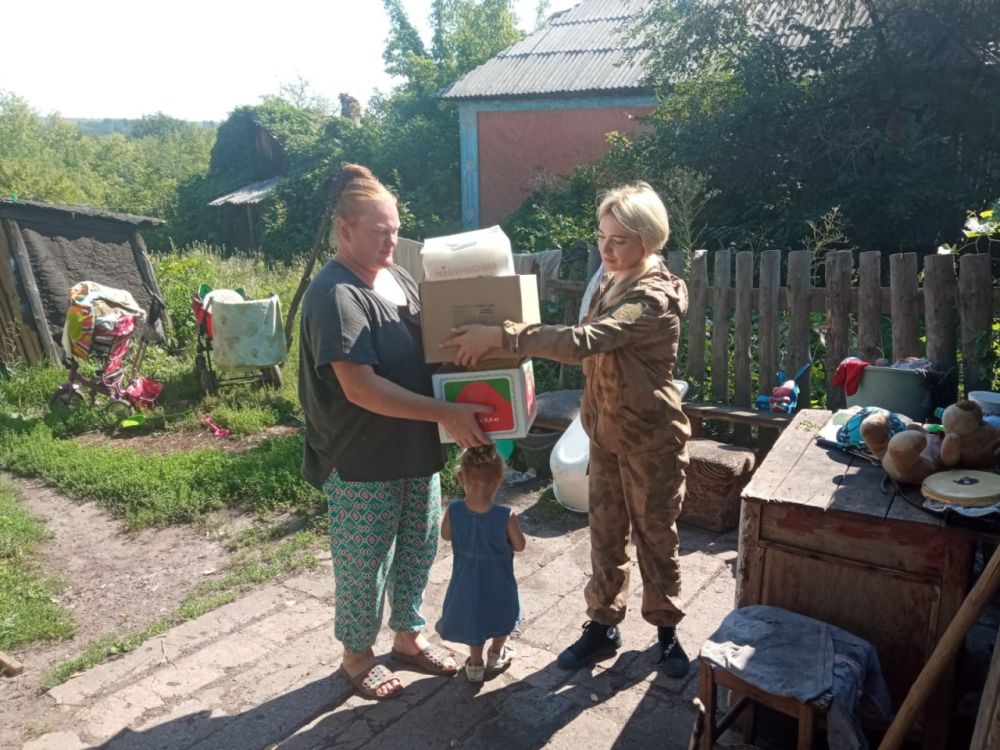 Работниками прокуратуры города Первомайска проводятся мероприятия по организации и доставке адресной гуманитарной помощи жителям освобожденных от украинской власти территорий