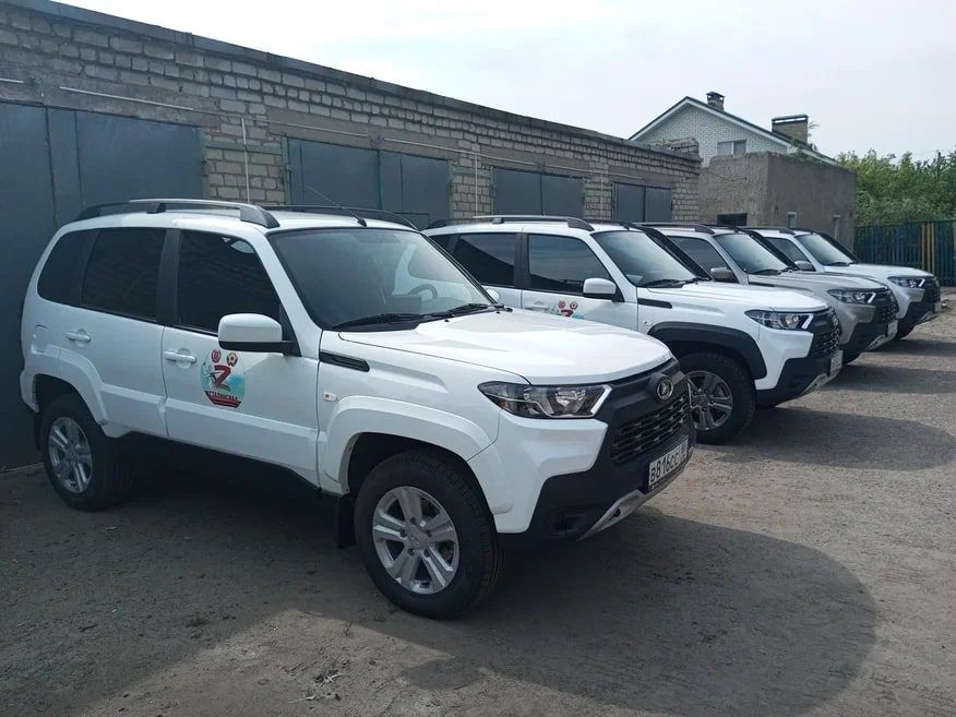 В Станице Луганской выдали автомобили