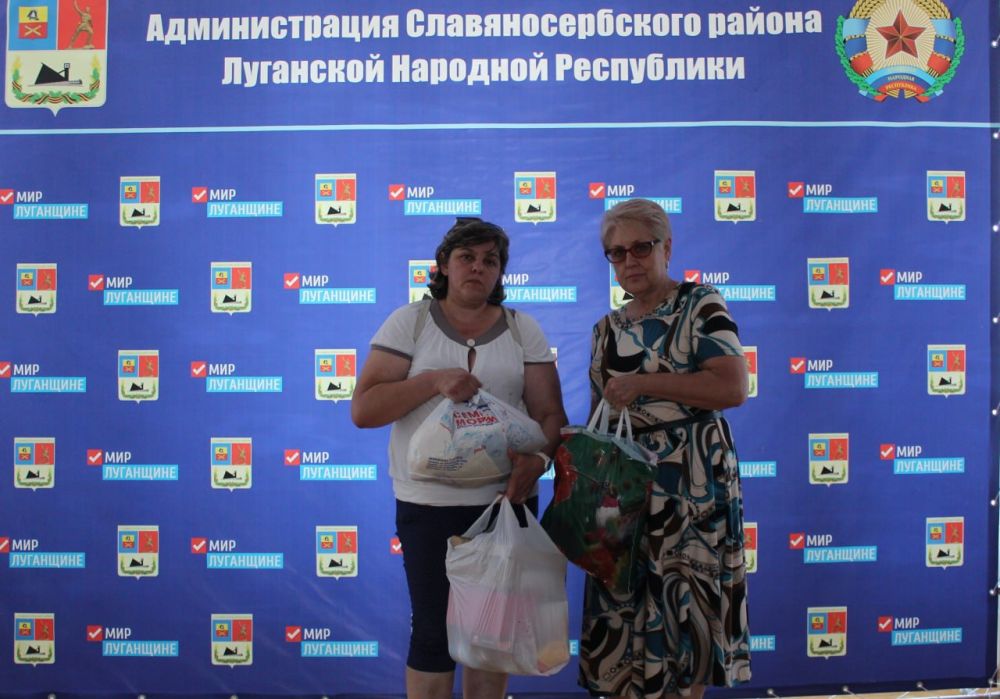 СОВЕТ ЖЕНЩИН ПРИ АДМИНИСТРАЦИИ СЛАВЯНОСЕРБСКОГО РАЙОНА ПЕРЕДАЛ ГУМПОМОЩЬ ВЕТЕРАНУ СОЦСФЕРЫ