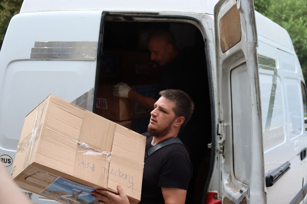 Сегодня в Антрацит в рамках соглашения о сотрудничестве между Правительством Ставропольского края и Администрацией города Антрацита и Антрацитовского района доставлена гуманитарную помощь от города Пятигорск