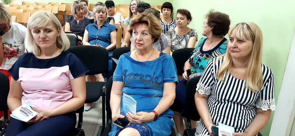 Общественницы Славяносербска обсудили с сотрудниками сферы образования проведение референдума