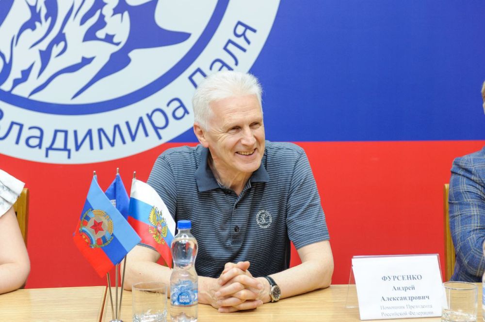 Помощник президента РФ Андрей Фурсенко посетил ЛНР