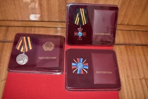 Глава ЛНР посмертно наградил защитников Республики из Брянки