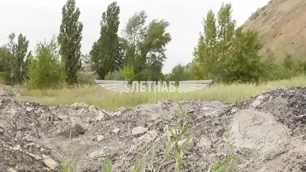 #своихнебросаем. Саперы международного противоминного центра ВС РФ продолжают отчищать землю Донбасса от убийственных...