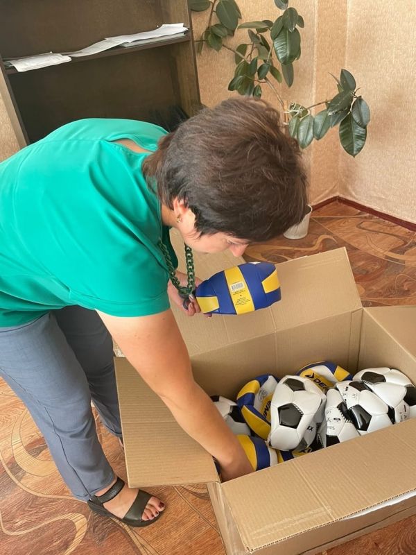 29.08.2022 года в ГОУ ЛНР «Миусинская школа № 19» от наших коллег из МБОУ СОШ №1 с. Иглино им. Бесценного Республики Башкортостан из села Бураево пришла адресная гуманитарная помощь