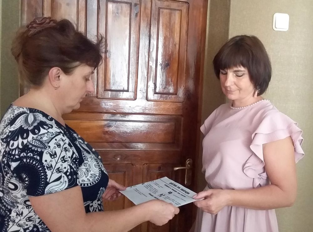 На подведомственной территории ОПОЖД г. Миусинск сотрудники отдела проводят информационно-разъяснительную работу с населением о правилах эвакуации, местах расположения укрытий и правилах поведения при артобстреле