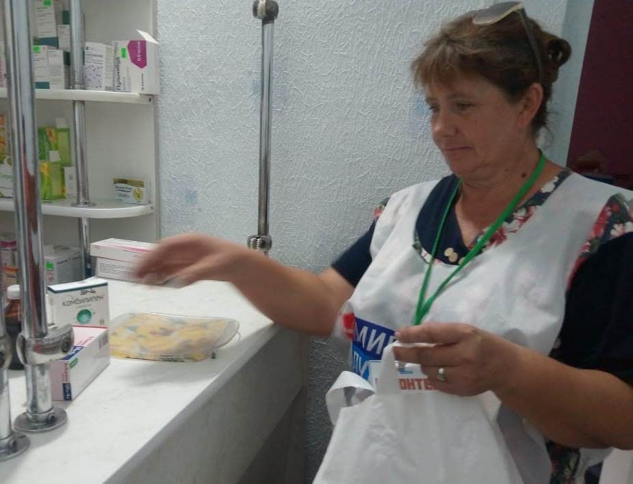 В рамках акции «Рука помощи» волонтёры Миусинска оказали помощь пенсионерке