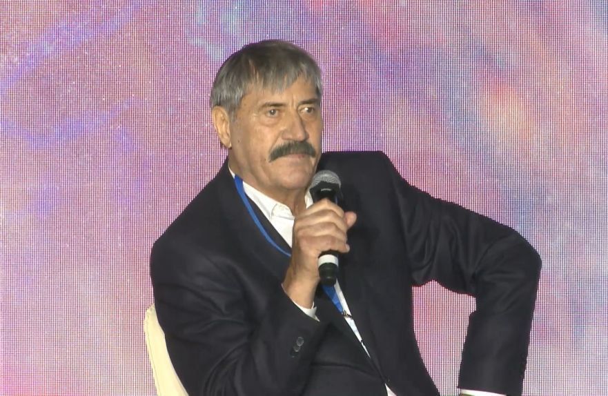 Художественный руководитель Луганского академического украинского музыкально-драматического театра на Оборонной, народный...