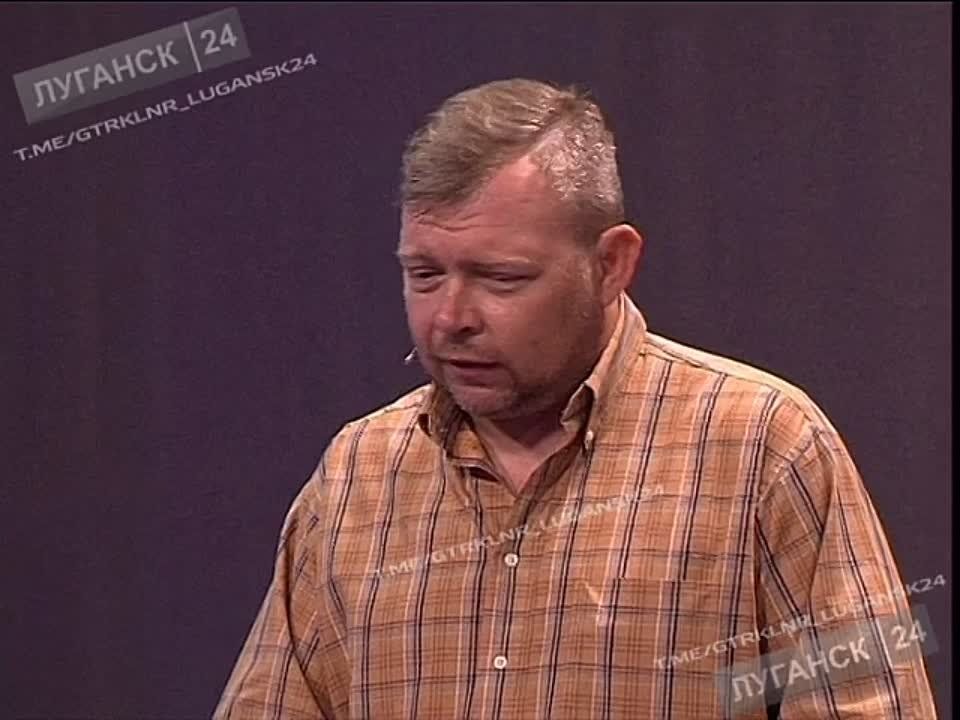 Член общественной организации «Не забудем! Не простим!» Сергей Белов в эфире программы «Есть Vопрос» на телеканале «Луганск 24» рассказал, что Украина не объявит дефолт, пока существует текущая банковская система