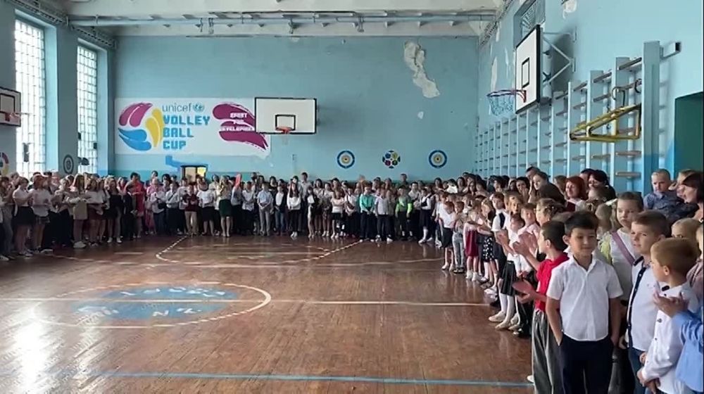 В Энергодаре для школьников прозвенел Первый звонок