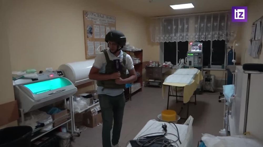 Корреспондент "Известий" Кирилл Ольков показал работу военного госпиталя, работающего в непосредственной близости от линии фронта