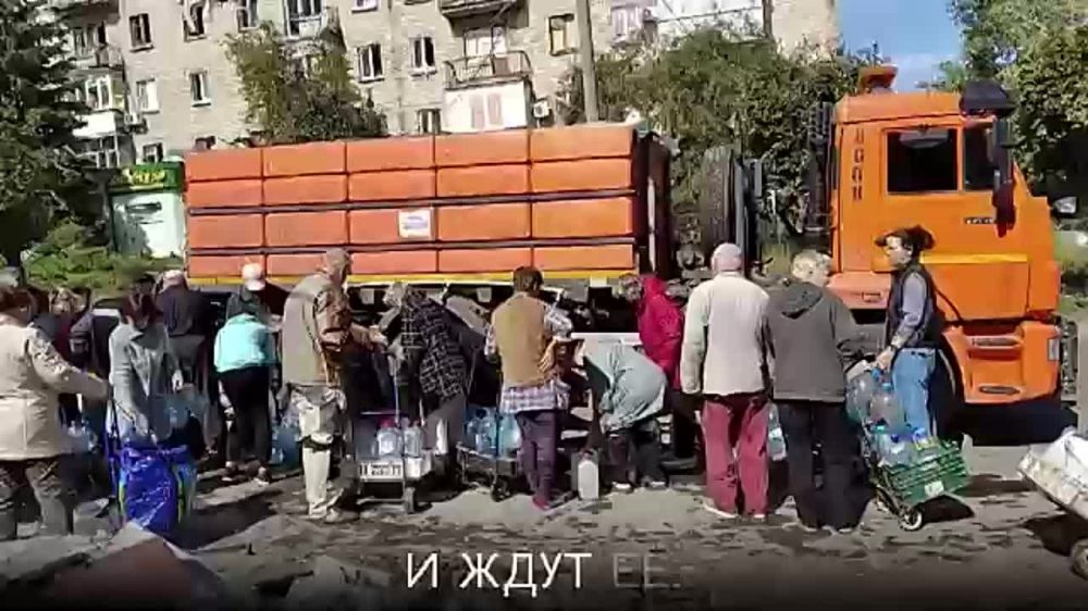 Фейк: Украинские СМИ продолжают сеять смуту в умах своих читателей и подписчиков, распространяя фейки о многокилометровых и многочасовых очередях в Лисичанске за хлебом (