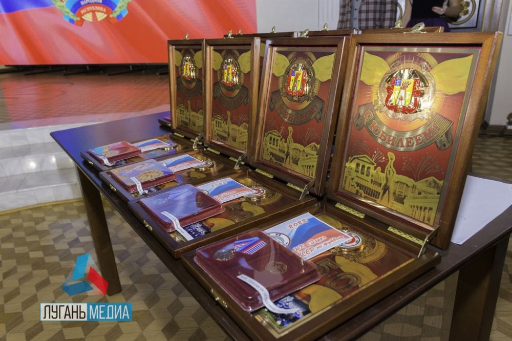 ������������� �����������, ����������� 50-����� ������ ��������� ���������� ������� "����" � ���������� ���� �� �������, ���������� � �������� ���� ��������