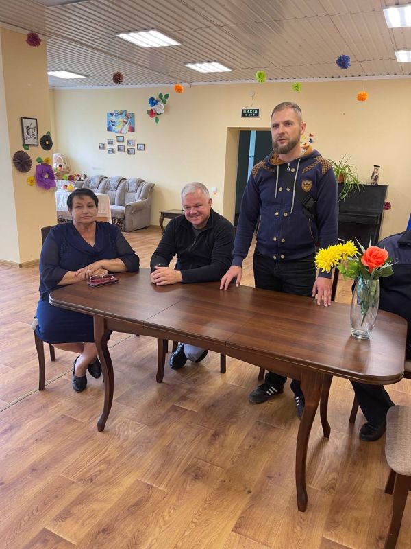 Депутаты Госдумы РФ и Народного Совета ЛНР посетили учреждения социальной сферы