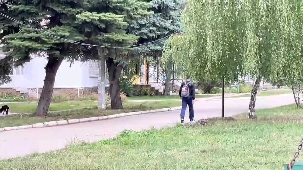 «Здесь все стабильно и спокойно» — военкор Readovka отправилась в Кременную, показать, что в городе под контролем РФ все хорошо