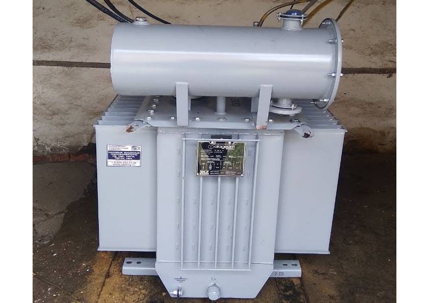 В пос. Екатериновка и г. Александровск с начала сентября персоналом Западного района ЦГЭС ГУП ЛНР «РСК» произведена замена четырех трансформаторов в ТП, сообщили в пресс-службе ГУП ЛНР "РСК"