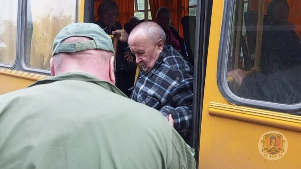 Андрей Скорый проехал несколько остановок на маршрутном автобусе «Приволье - Лисичанск», успел побеседовать с пассажирами и обсудить несколько вопросов